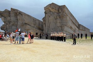 Новости » Общество: В Керчь на патриотические экскурсии привезут школьников из России