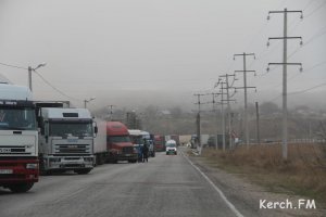 Новости » Общество: На Керченской переправе к лету достроят две накопительные парковки