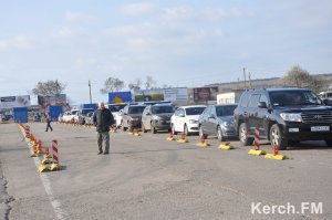 Новости » Общество: На Керченской переправе возрастает количество машин в очереди