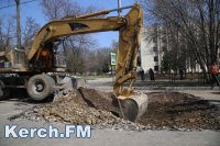 Новости » Общество: В Керчи на улице Войкова укладывают асфальт