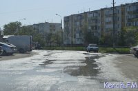 Новости » Общество: В Керчи на Ворошилова произошел порыв водовода