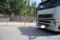 Новости » Криминал и ЧП: В Керчи столкнулись троллейбус, «Daewoo» и фура