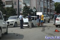 Новости » Криминал и ЧП: В Керчи на Свердлова произошло две аварии в одном месте