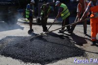 Новости » Общество: В Керчи заасфальтировали яму на Свердлова-Театральная