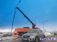 Новости » Общество: На шоссе Героев Сталинграда продолжают демонтировать столбы уличного освещения