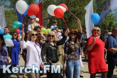 Новости » Культура: Видео первомайской демонстрации в Керчи