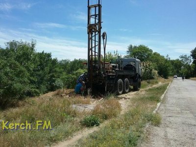 Новости » Общество: В Керчи  приступили к укреплению берега