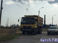 Новости » Общество: Автоподходы к Крымскому мосту частично открыли для грузовиков со стороны Керчи