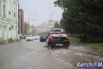 Новости » Общество: Дороги Керчи снова утопают в дождевой воде