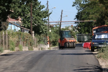 Новости » Общество: В Керчи заасфальтировали дорогу на Митридат почти за 3 млн рублей