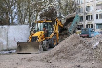 Новости » Общество: В Керчи двор на Ворошилова по решению жителей сделали закрытым