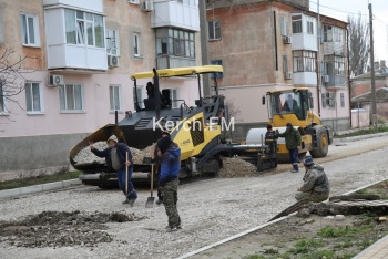 Новости » Общество: В Керчи улицу Айвазовского подготавливают к асфальтировке