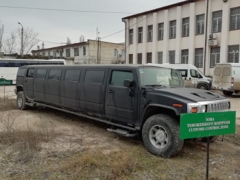 Новости » Криминал и ЧП: В Крыму изъяли у украинца лимузин «Hummer» за неуплату таможенных платежей