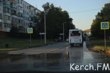 Новости » Общество: На Блюхера произошел очередной порыв водовода