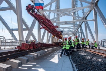 Новости » Общество: Железная дорога Крымского моста построена с расчетом на дальнейшую электрификацию