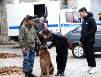 Новости » Общество: В полиции Керчи состоялся День открытых дверей для старшеклассников