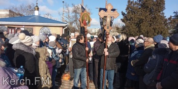 Новости » Общество: Православные керчане святят воду на Крещение в Аршинцево