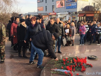 Новости » Общество: Керчане присоединились ко Всероссийской акции «Блокадный хлеб»