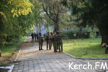 Новости » Общество: Учебные учреждения Керчи усилили охрану после задержания подростков