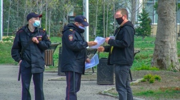 Новости » Общество: Хотят на улицу: крымчане стали чаще подделывать разрешения на передвижение