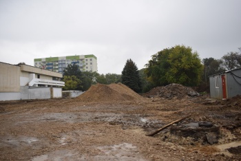 Новости » Общество: В Керчи около «Дворца Пионеров» продолжается реконструкция территории