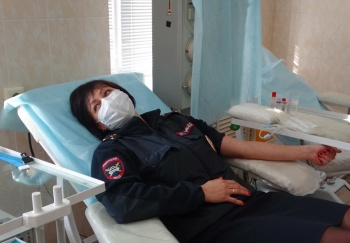 Новости » Криминал и ЧП: Правоохранители Керчи сдали кровь ко Дню памяти жертв ДТП