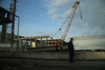 Новости » Общество: Третий пролет буденновского моста разбирают в Керчи