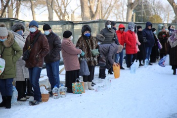 Новости » Общество: Православные керчане святят воду на Крещение в церкви Ионна Предтечи