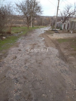 Новости » Общество: На Семафорной произошел порыв водовода