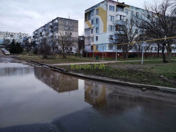 Новости » Общество: Лужа имени Буденного образовалось в Керчи