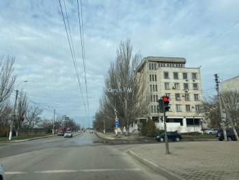 Новости » Общество: В Керчи затопило водой улицы Фурманова и Горького