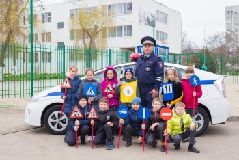 Новости » Общество: Сотрудники ГИБДД проводят занятия с керченскими  школьниками