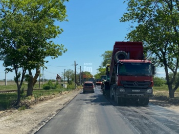 Новости » Общество: На трассе Керчь-Новоотрадное вновь появились ямы