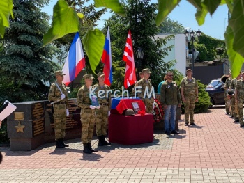 Новости » Общество: В Керчи передали останки и награды солдата, павшего в годы ВОВ