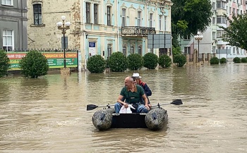 Новости » Общество: Сильные ливни, грозы, град, шквал на завтра объявили по Крыму