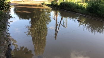 Новости » Общество: На Нестерова из-за порыва водовода оказалась затоплена часть дороги