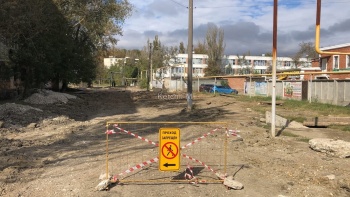 Новости » Общество: На Гудованцева частично открыли проезд, траншеи зарыли