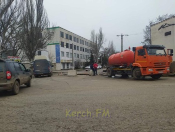 Новости » Общество: На перекрестке Мирошника-Фрунзе в Керчи затруднено движение