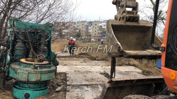 Новости » Общество: Реконструкция разводящих сетей добралась до района Партизанского