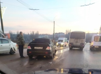 Новости » Общество: Гололедное утро в Керчи собрало несколько аварий с пострадавшими