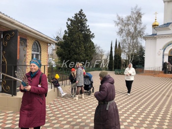 Новости » Общество: Православные керчане сегодня отмечают Вербное воскресенье