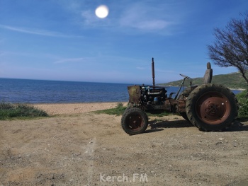 Новости » Общество: Пляж в Юркино отвоевал у моря полосу песка