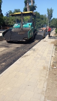 Новости » Общество: Одно делают, другое ломают - керчане о ремонте внутридворовых дорог