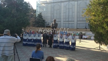 Новости » Культура: Сразу в двух скверах в Керчи прошли концерты