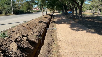 Новости » Общество: В парке им. Гагарина роют траншеи