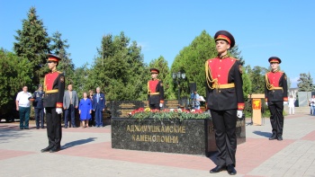 Новости » Общество: Открытие Вахты Памяти прошло в Сквере Славы в Керчи