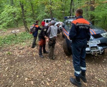 Новости » Общество: Двое суток в Крымских горах искали потерявшуюся туристку из Москвы