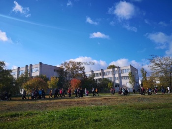 Новости » Общество: Третью неделю подряд в Керчи эвакуируют школы, детские сады, больницы и торговые  центры.