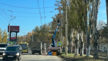 Новости » Общество: На ул. Еременко частично перекрыта дорога