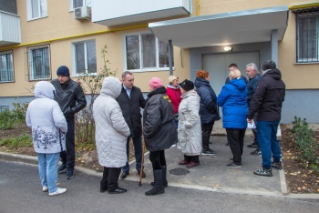 Новости » Общество: Бахарев проконтролировал ход работ по благоустройству дворов, пострадавших при потопе